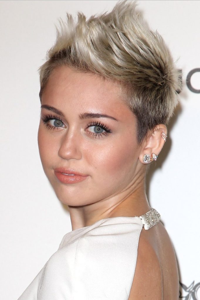 30 Edgy Short Hairstyles For Women To Be The Trendsetter 
