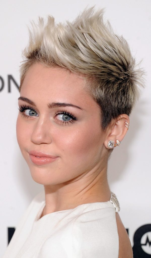 Short Hairstyles For Round Faces