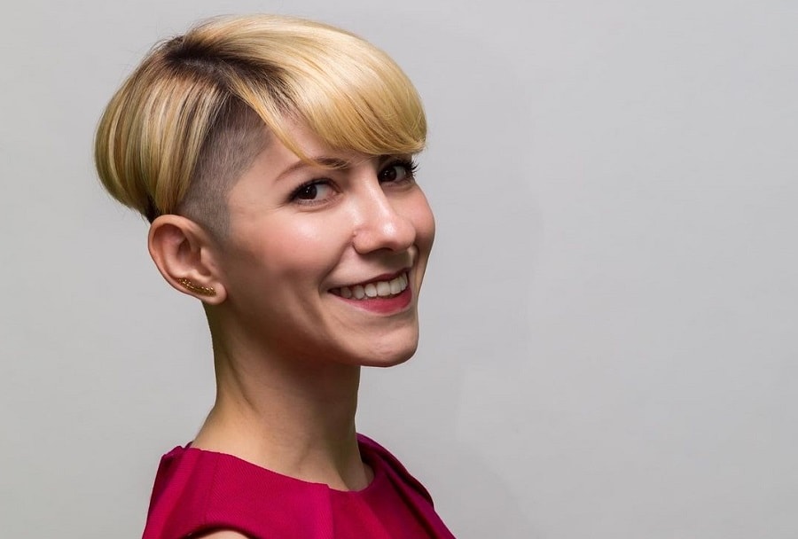 blonde short hairstyle with undercut