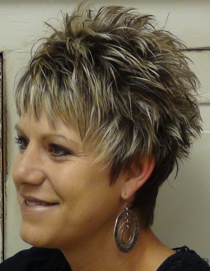 30 Classy And Simple Short Hairstyles For Older Women