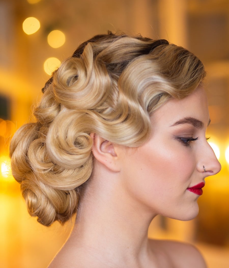 finger wave on short blonde hair