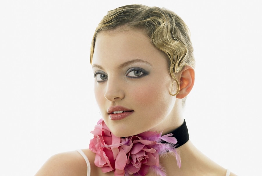 crop short hair with finger wave