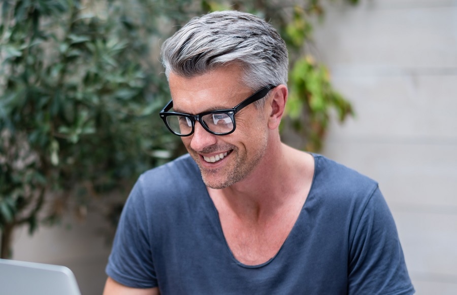 grey hairstyle for man with glasses