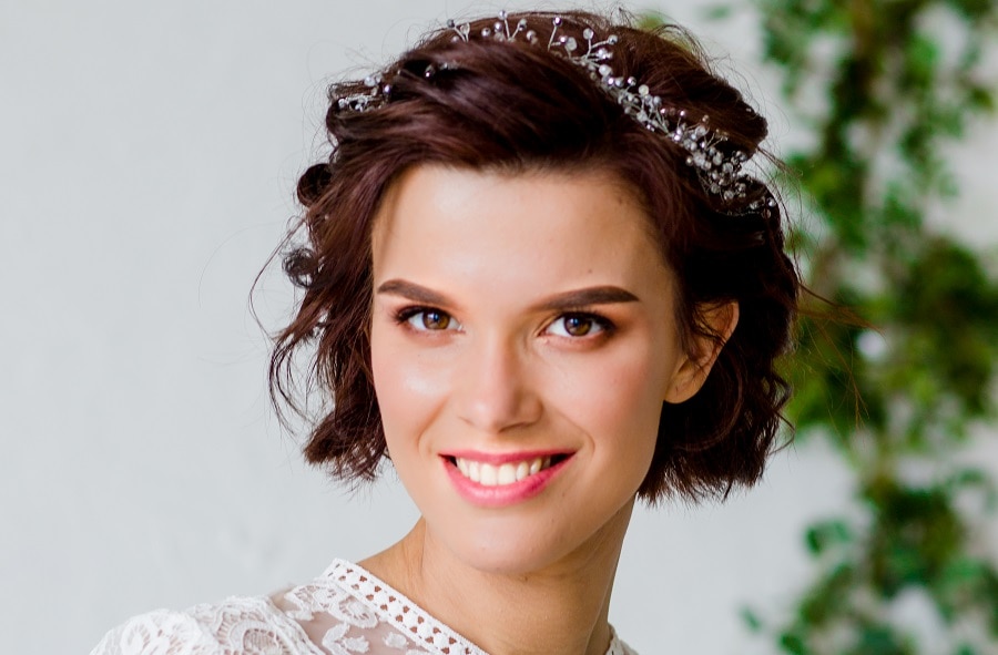 wedding hairstyle with short bob