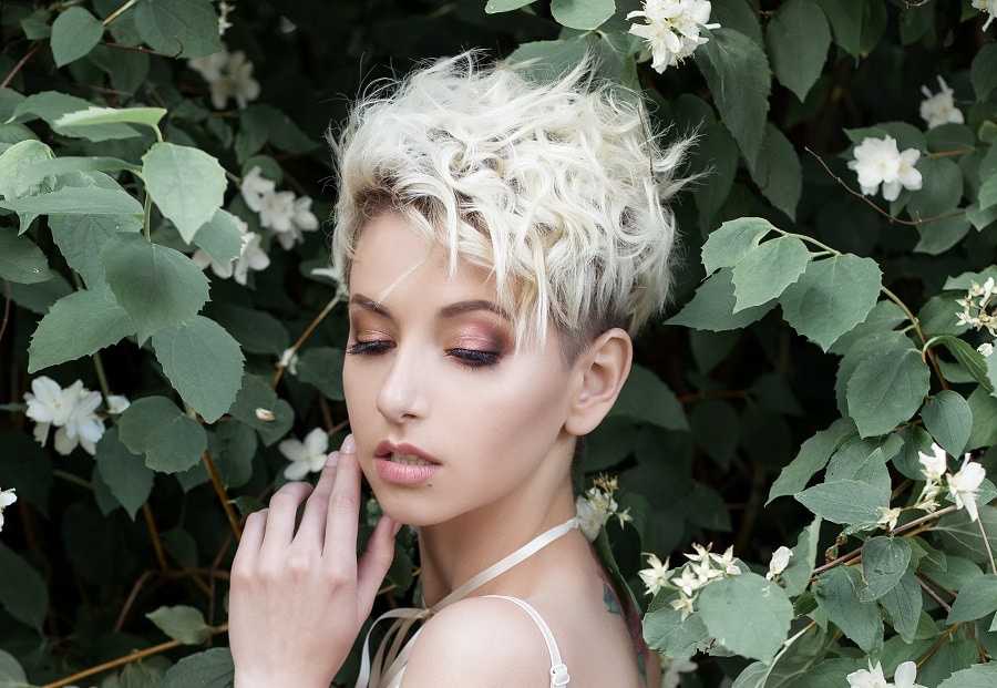 wedding hairstyle with short messy hair