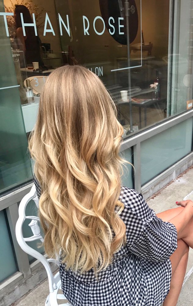 Long Wavy Blonde Hairstyle