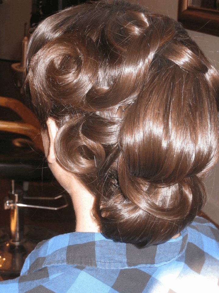 Retro Hairstyle For Long Hair