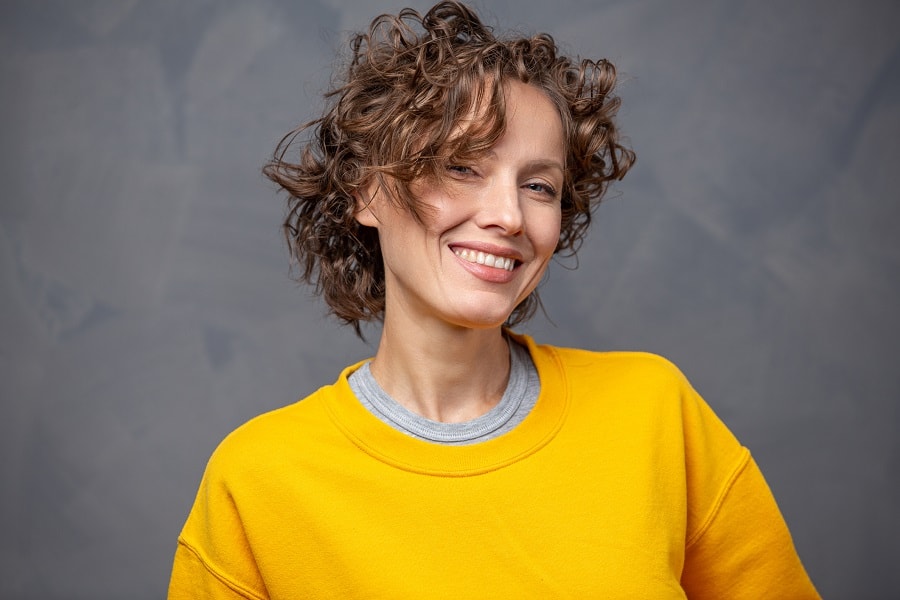 short brunette curly bob with highlights