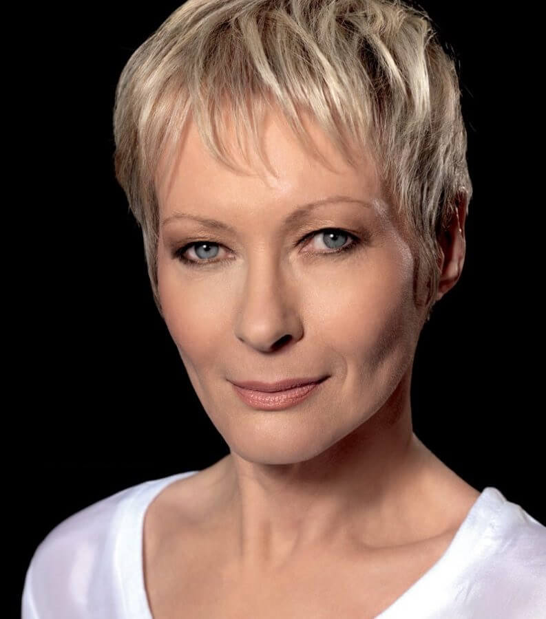 hairstyles for thin hair over 50