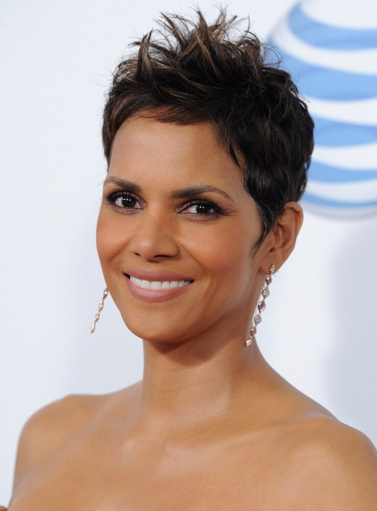 28 Amazing Halle Berry Hairstyles and Haircuts Inspirations