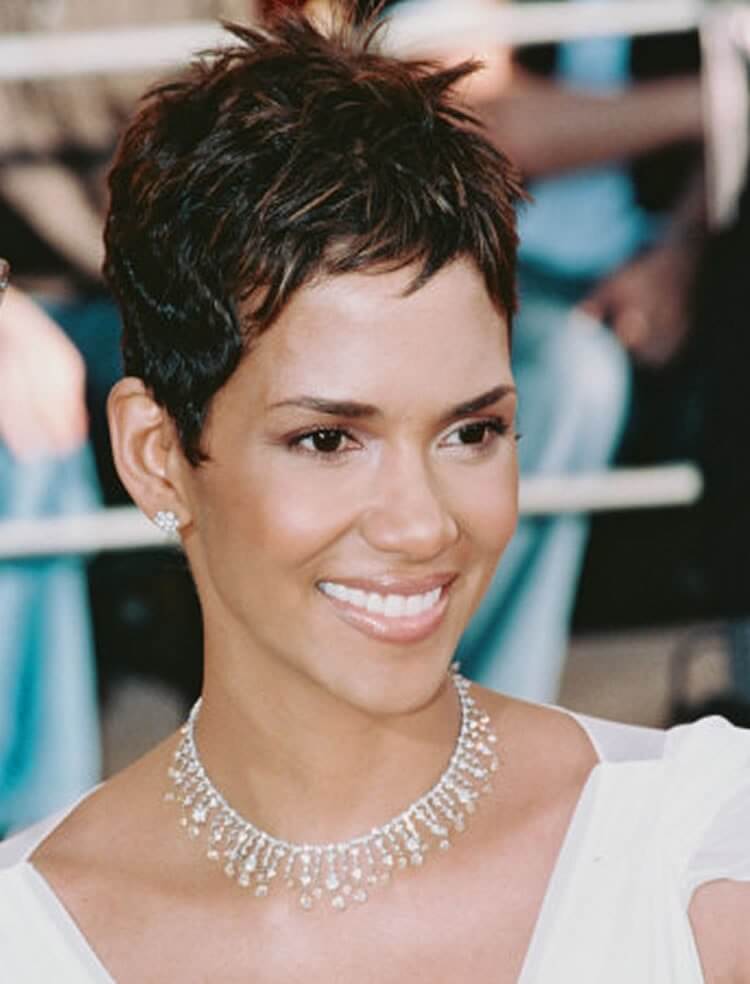 28 Amazing Halle Berry Hairstyles and Haircuts Inspirations