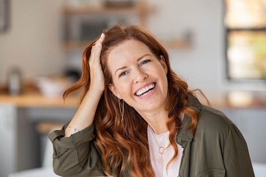 long brown wavy hairstyle for older woman