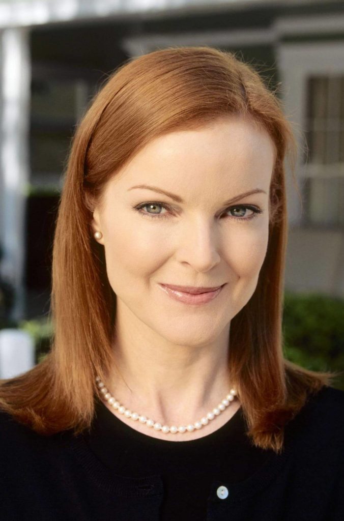 50 Best Mom Hairstyles To Look Classically Modern