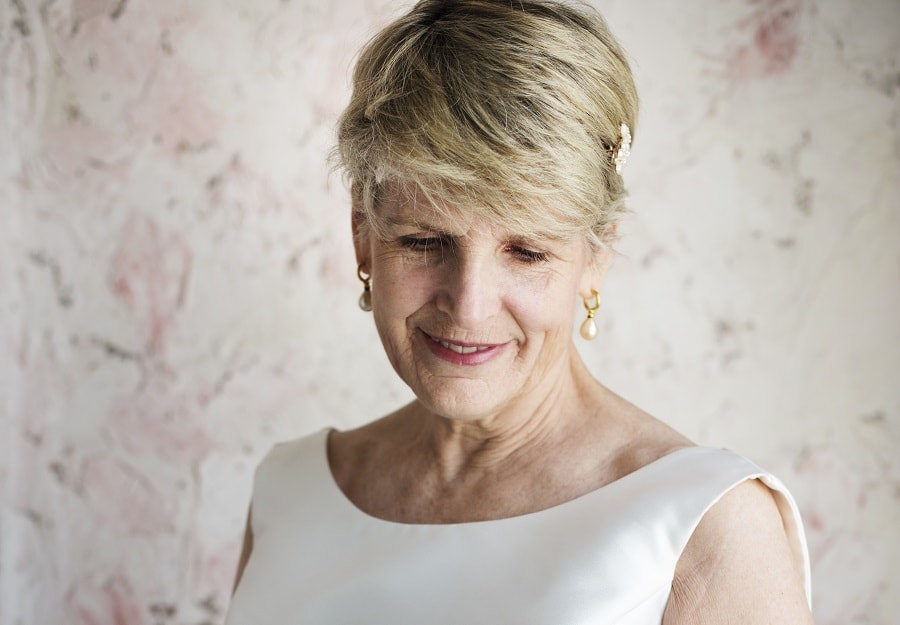 short wedding hairstyle for women over 50