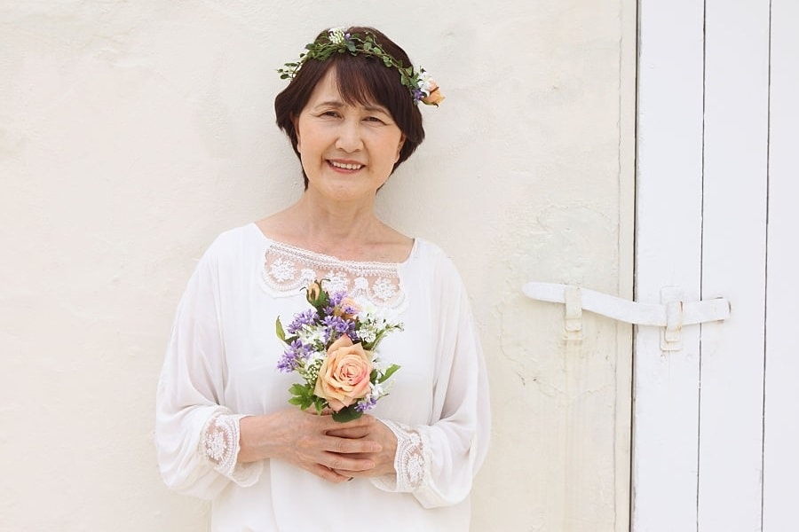 older woman's short wedding hairstyle with bangs 