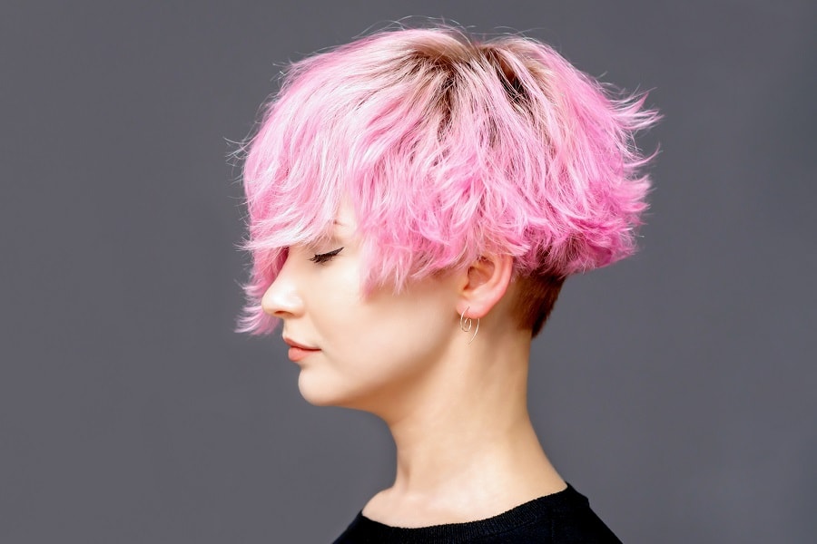 messy choppy bob with pink hair