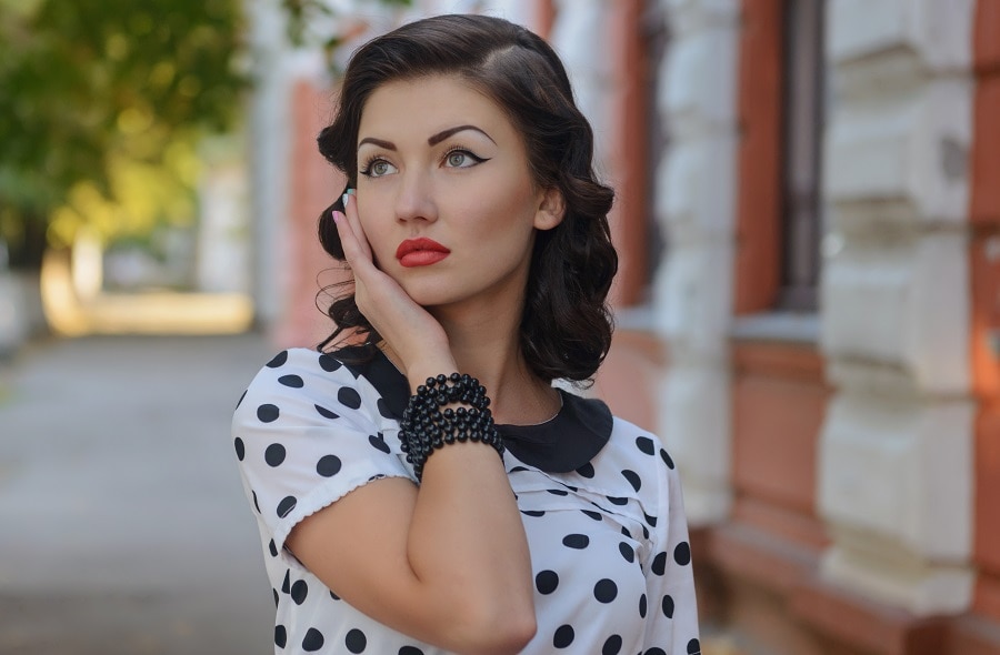 woman with 50 wavy bob hairstyle