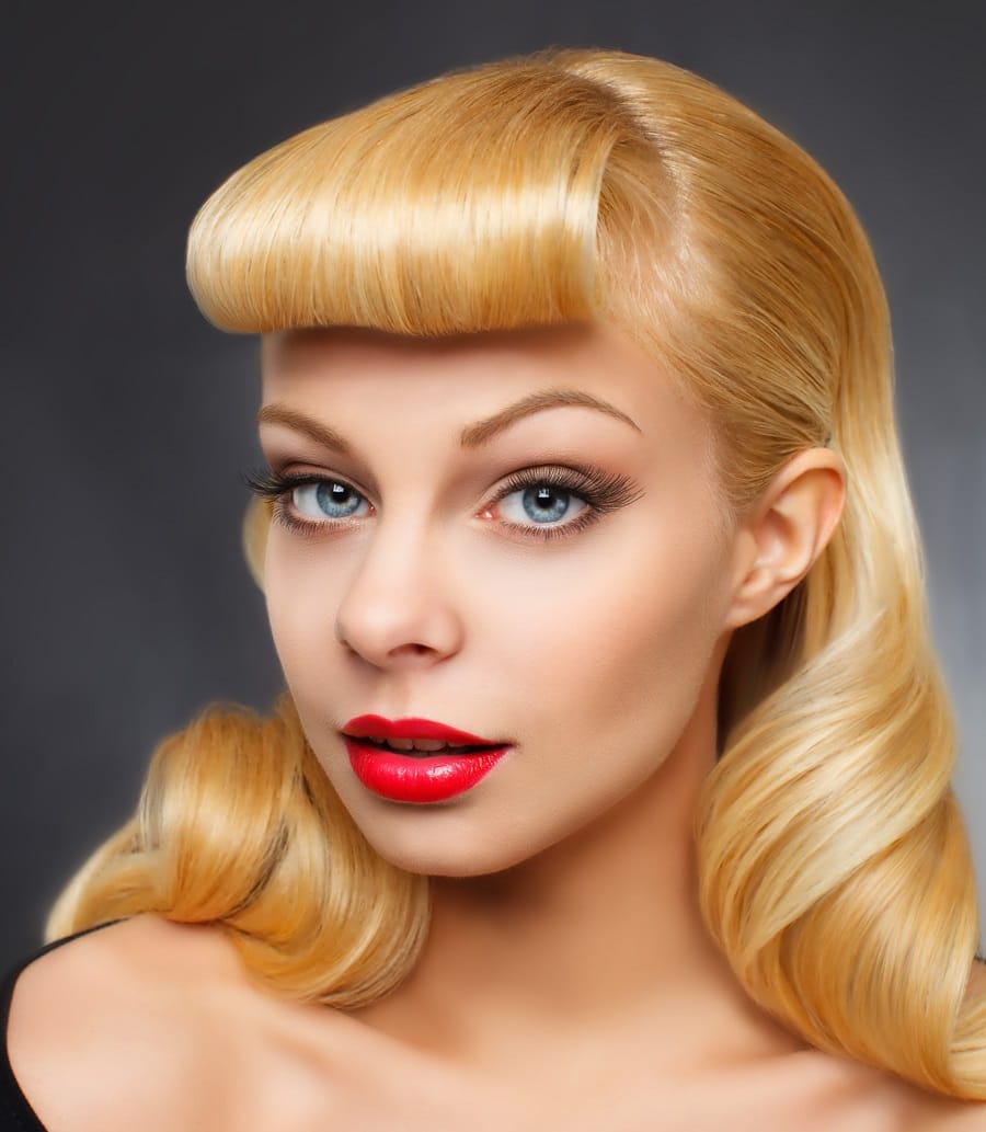 50s blonde hairstyle with bangs