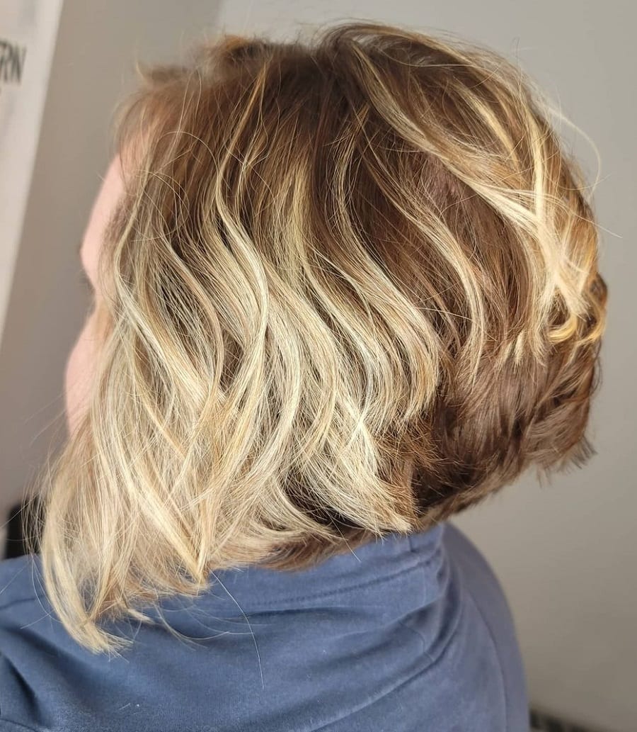 angled bob with blonde highlights