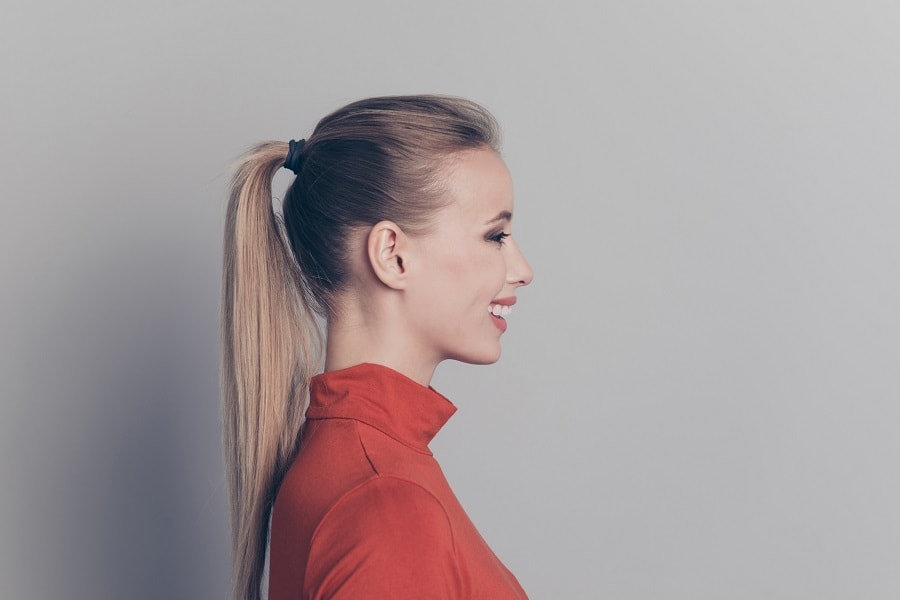 ponytail with dark blonde ombre hair