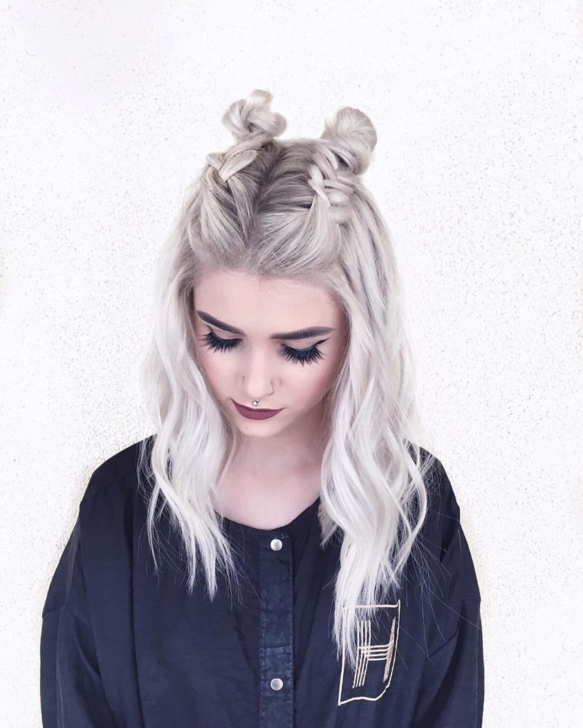 30 Grunge Hairstyles to Take a Glimpse of Classical Era Fashion