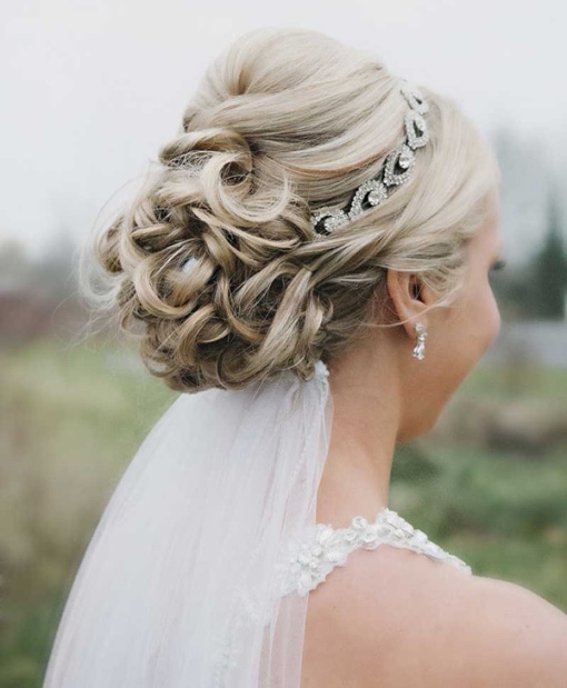 40 Wedding Hairstyles With Veil: Look The Prettiest Bride Ever | Hairdo  Hairstyle