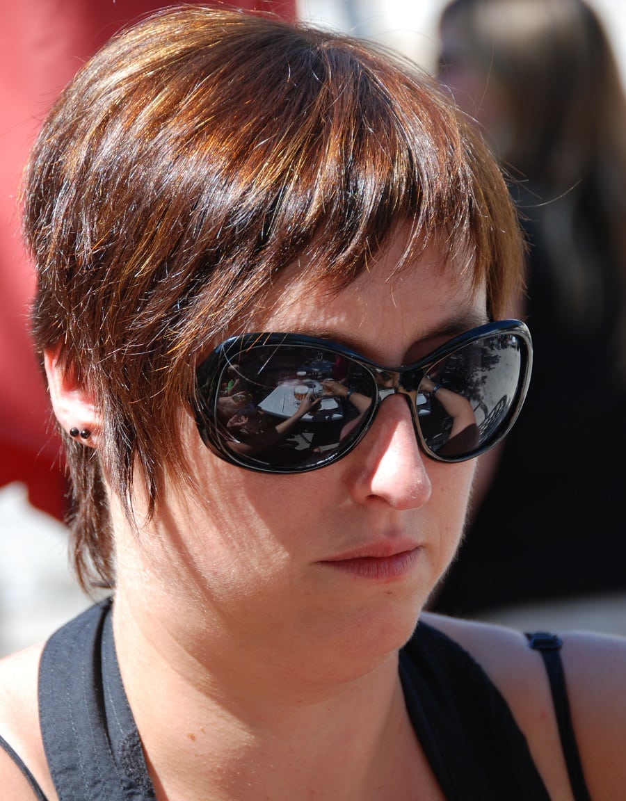 brunette pixie cut for round face woman