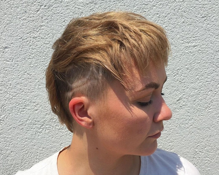 edgy pixie cut with messy blonde hair