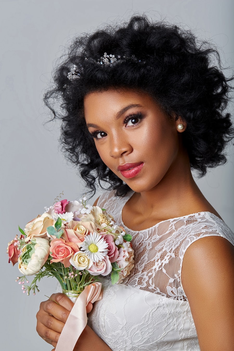 black woman with curly wedding hairstyle