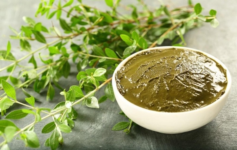How to Make Henna Paste at Home