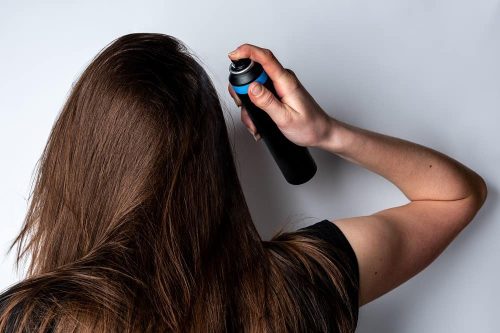 What Does Dry Shampoo Do to Your Hair? Benefits, Drawbacks, and Efficacy