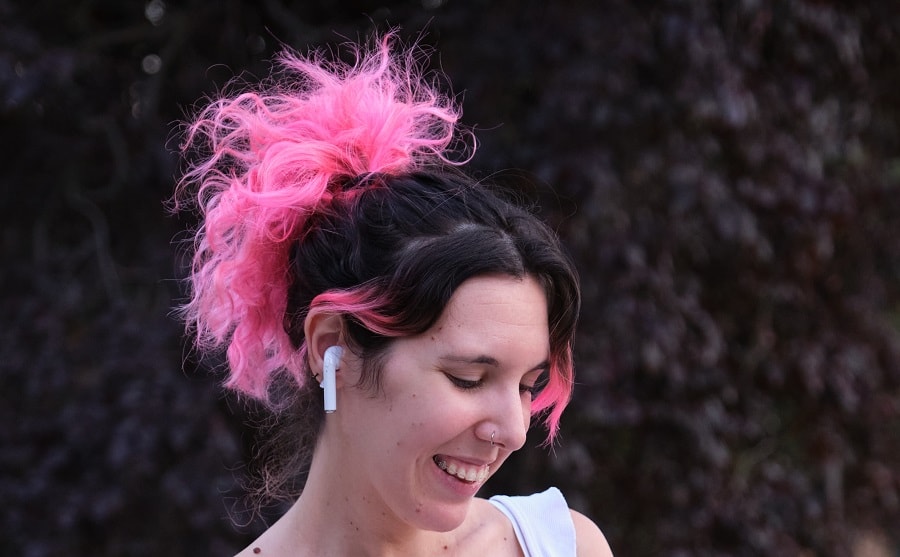 short hair ponytail with pink highlights