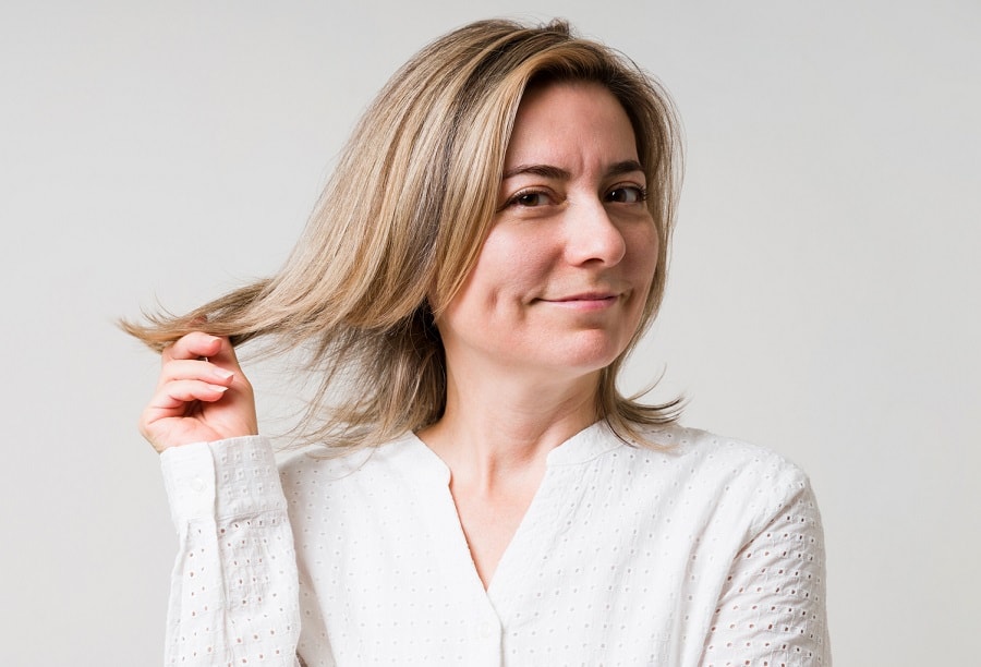 woman over 40 with medium length blonde hairstyle
