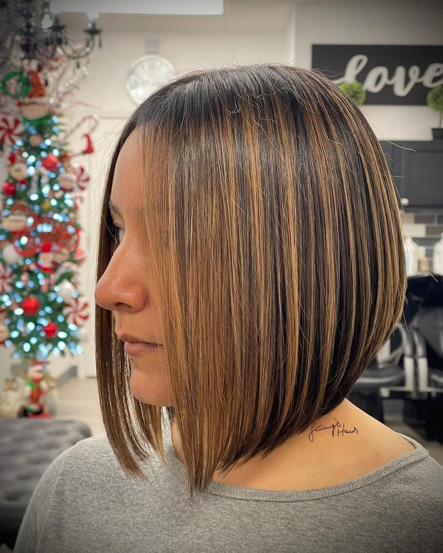 middle part long bob with highlights