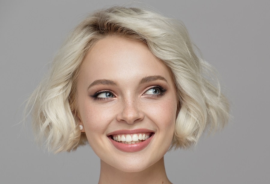 wavy bob for women with round face
