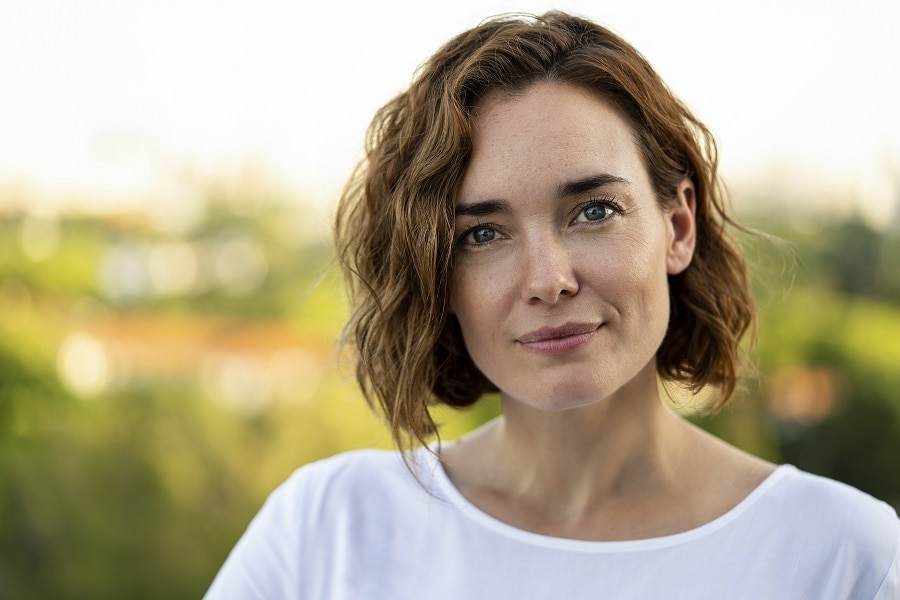 wavy brown bob