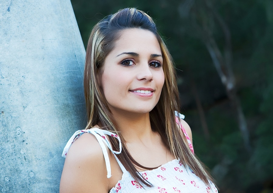 woman with chunky hair highlights