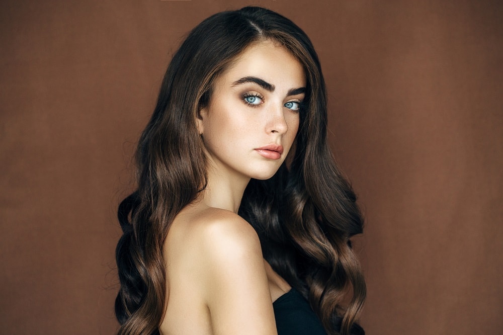 long wavy brown hair for women with blue eyes