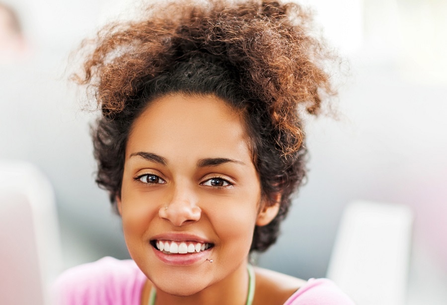 mixed girl with curly ponytail