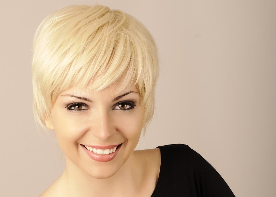 short blonde pixie for hazel eyes