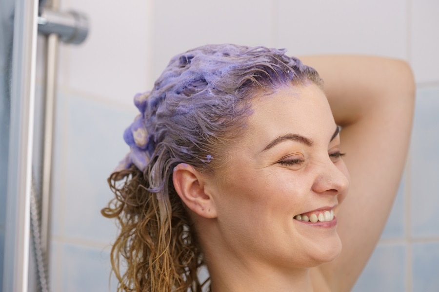 using purple shampoo to get white hair naturally