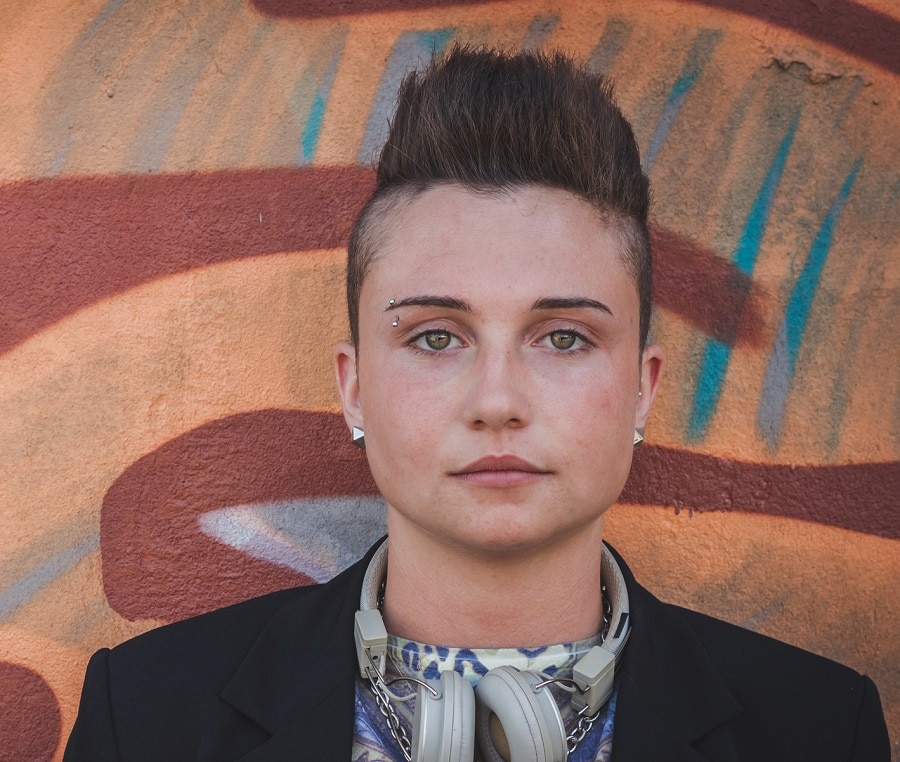 androgynous haircut with undercut