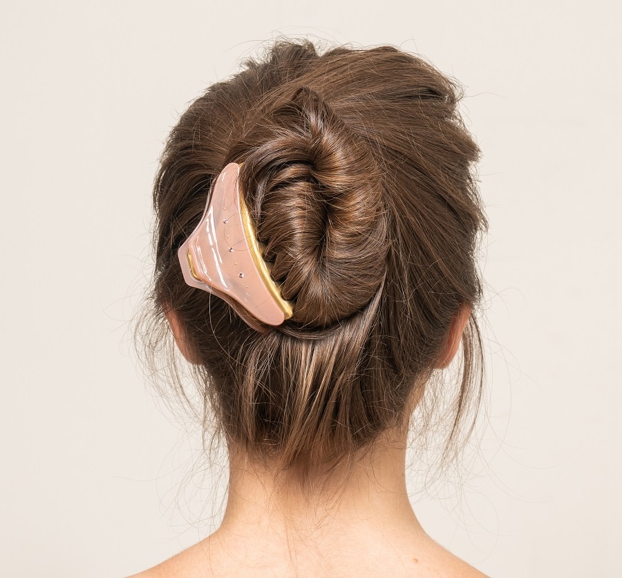 bun hairstyle with claw clip