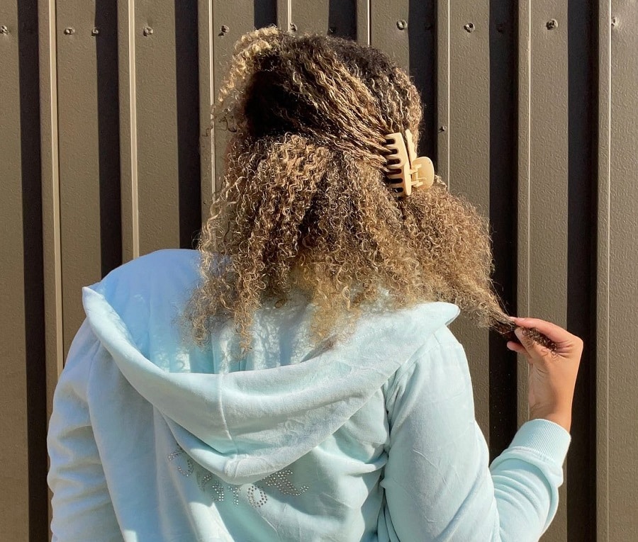 20 Best Claw Clip Hairstyles to Transform Your Look in 2023 20 Best Claw Clip Hairstyles to Transform Your Look in 2023