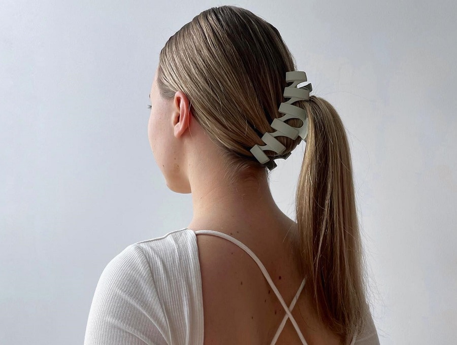 claw clip ponytail