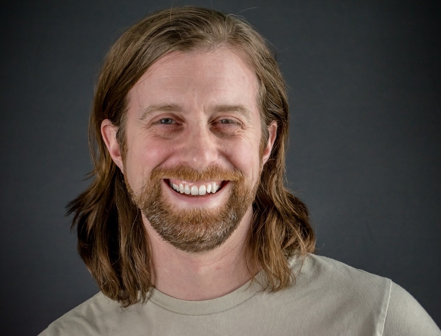 haircut for bearded man with oval face