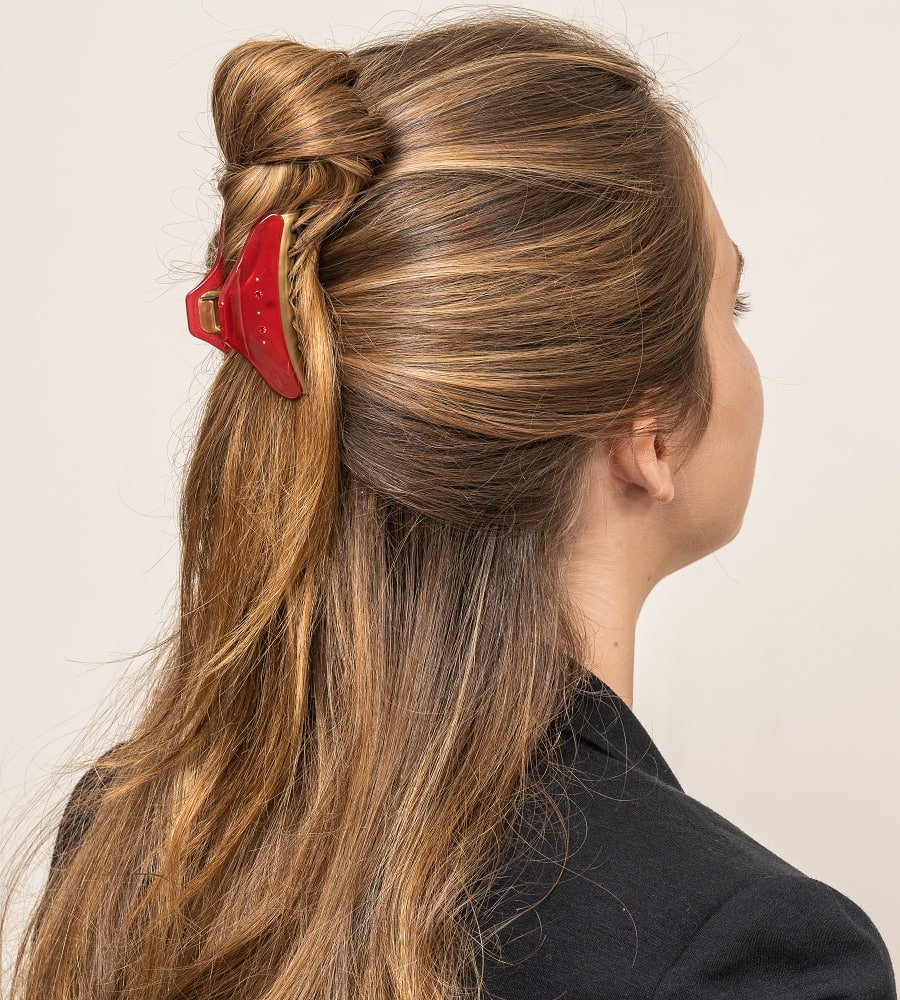 half up hairstyle with claw clip