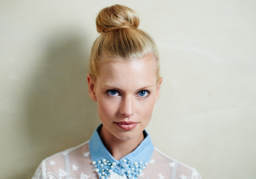 high vintage updo hairstyle for women