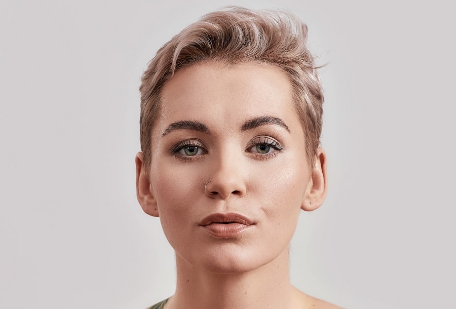 short androgynous hairstyle without bangs