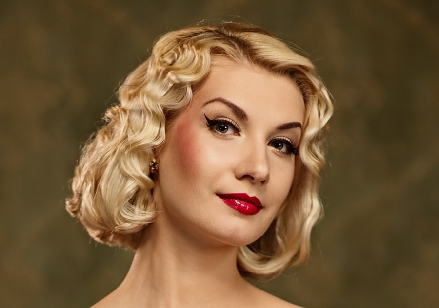 short blonde waves with pin up hairstyle